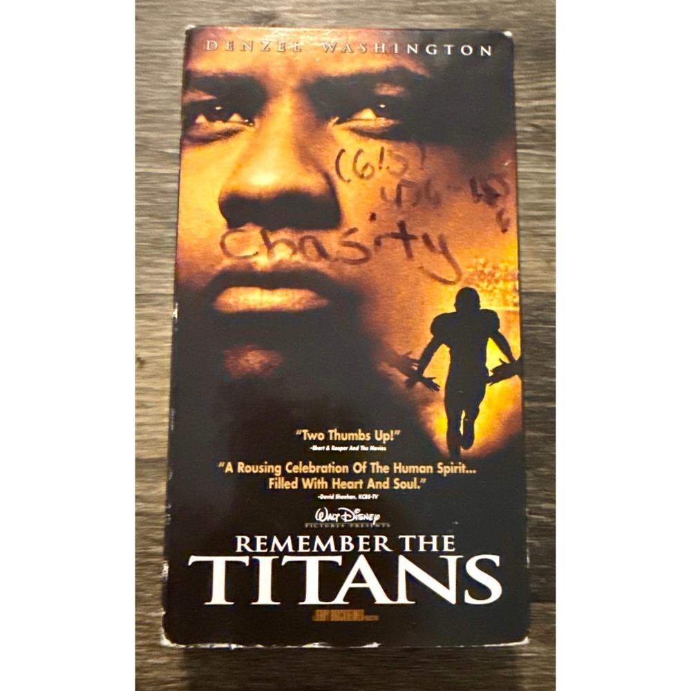 Walt Disney Remember the Titans VHS Fair Denzel Washington Sports Drama 2000